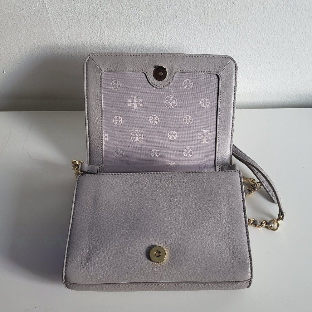 Tory Burch Women Bryant Quilted Crossbody Mercury Grey bag. - Picture 8 of 11